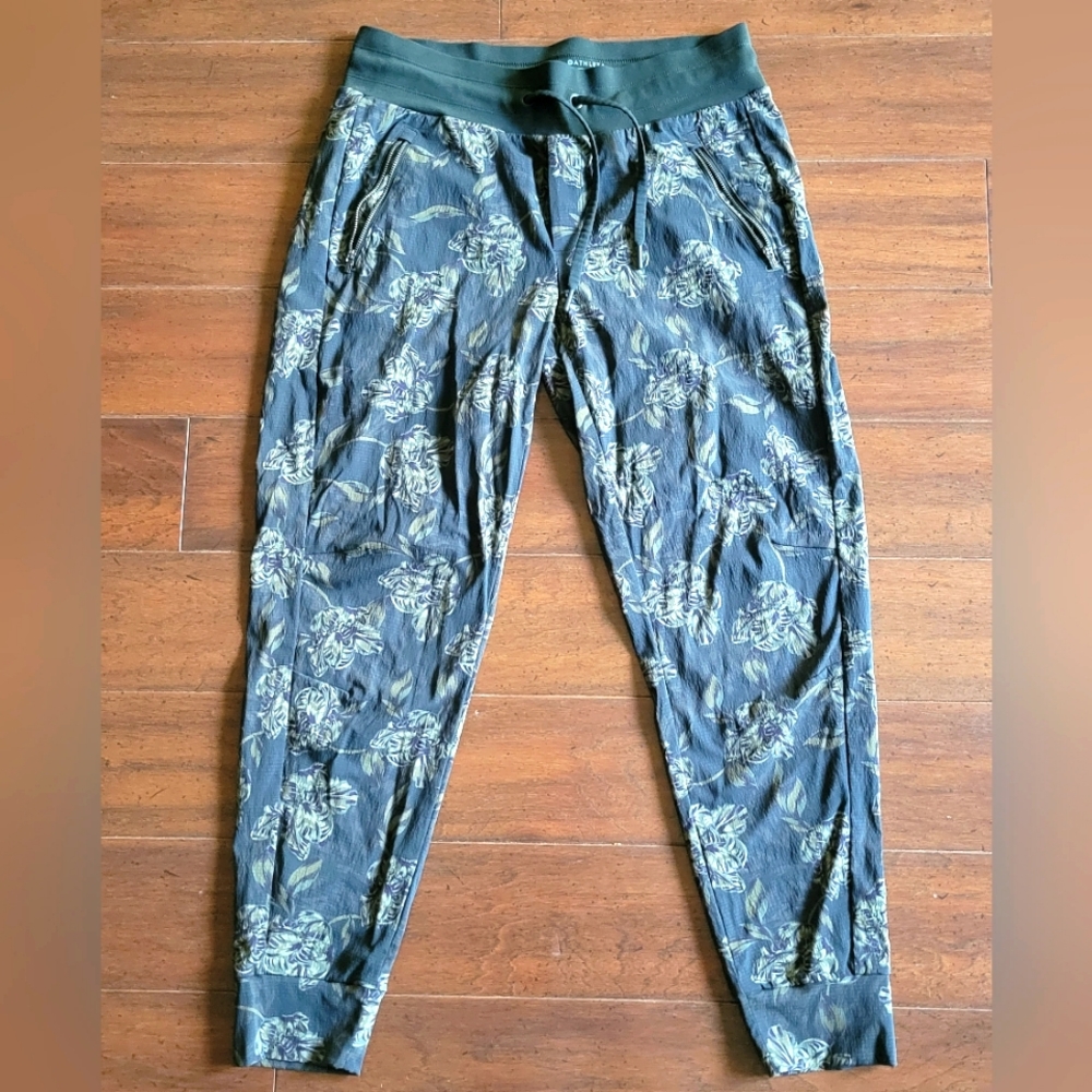 Athleta Camo Trekkie North Printed Joggers Pants